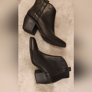 Black chunky heel boot